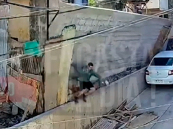 Hombre alcanzó a saltar y evitó ser aplastado por un muro en Antofagasta
