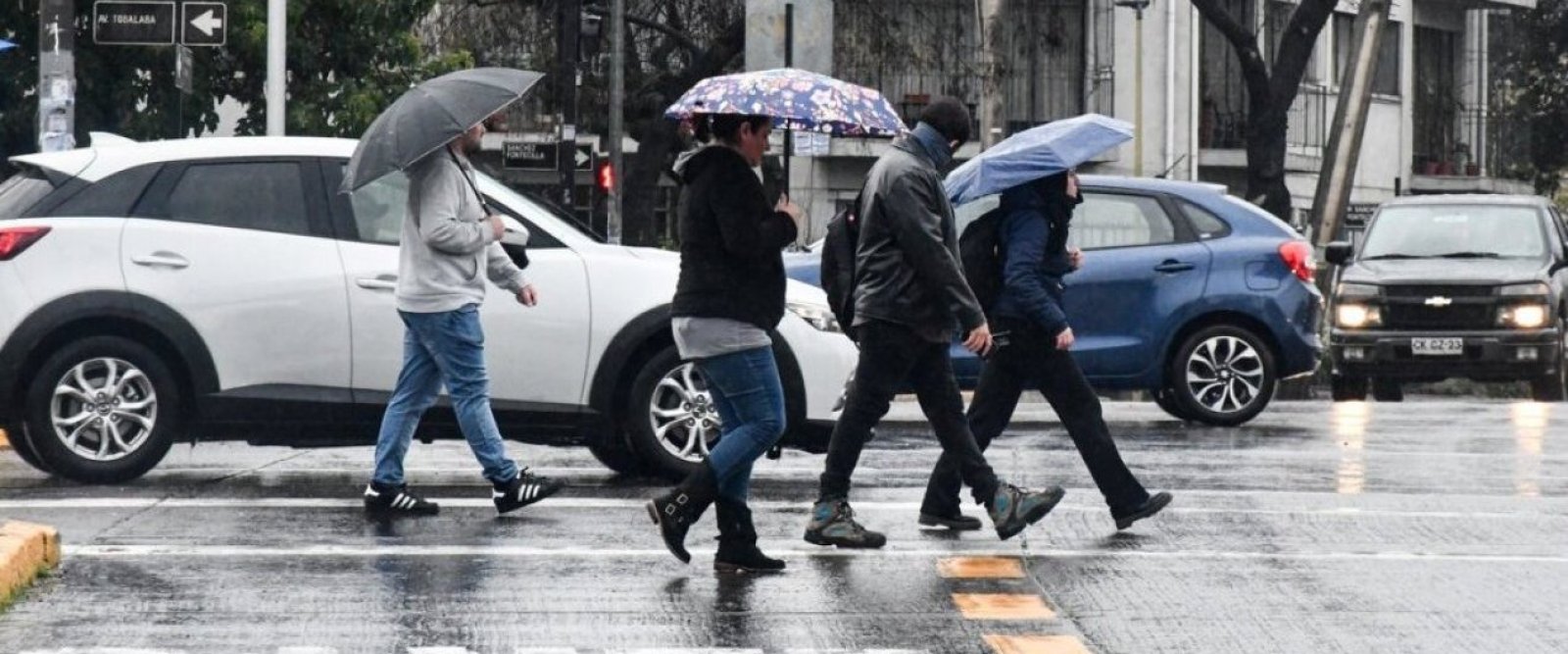 Pronostican precipitaciones y viento para ocho regiones del país